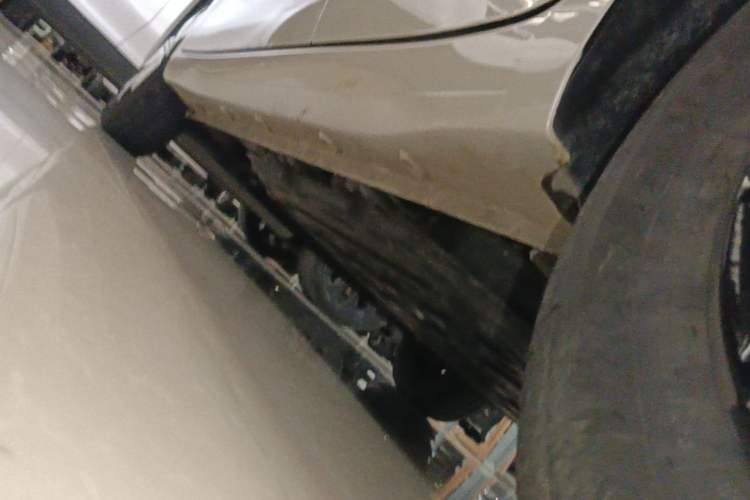 Used Wuling Hongguang MINIEV 2025 Four-Door Version Advanced Edition Left Side Sill