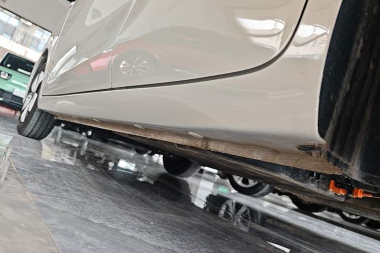 Used Wuling Hongguang MINIEV 2025 Four-Door Version Advanced Edition Left Side Sill