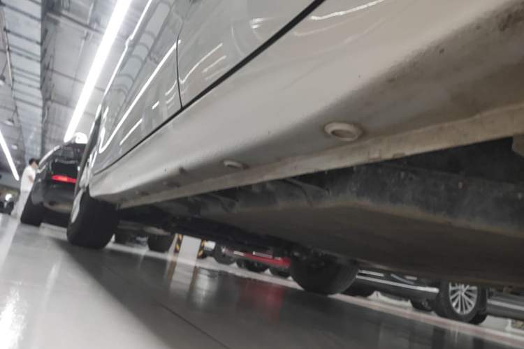 Used Wuling Hongguang MINIEV 2025 Four-Door Version Zhenxiang+ Edition Left Side Sill