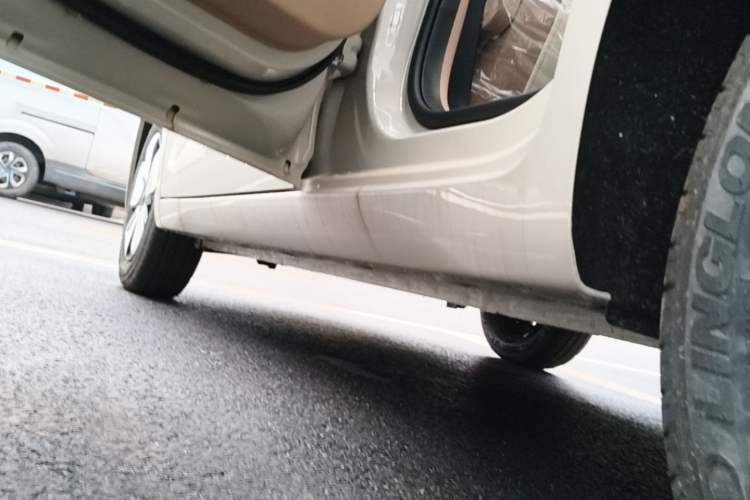 Used Wuling Hongguang MINIEV 2025 Four-Door Version Advanced Edition Left Side Sill