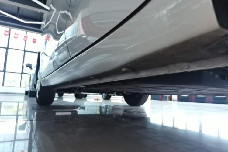 Used Wuling Hongguang MINIEV 2025 Four-Door Version Advanced Edition Left Side Sill