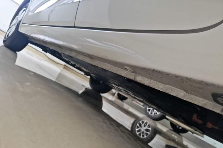 Used Wuling Hongguang MINIEV 2025 Four-Door Version Premium Edition Left Side Sill