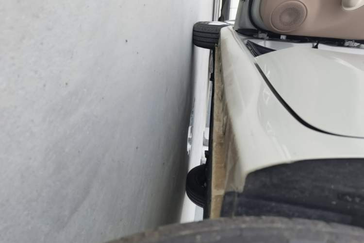 Used Wuling Hongguang MINIEV 2025 Four-Door Version Advanced Edition Left Side Sill