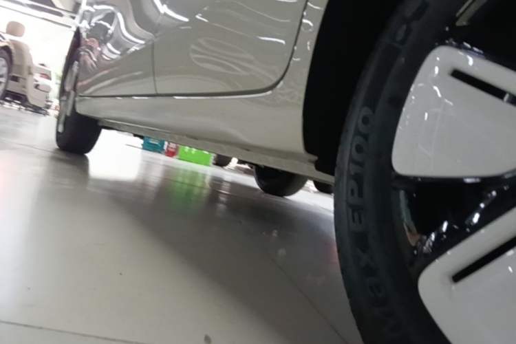 Used Wuling Hongguang MINIEV 2025 Four-Door Version Advanced Edition Left Side Sill
