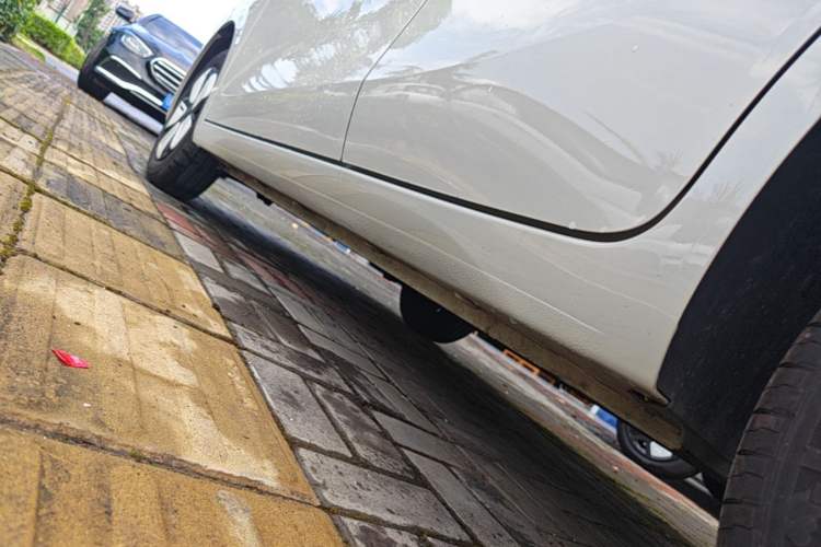Used Wuling Hongguang MINIEV 2025 Four-Door Version Advanced Edition Left Side Sill