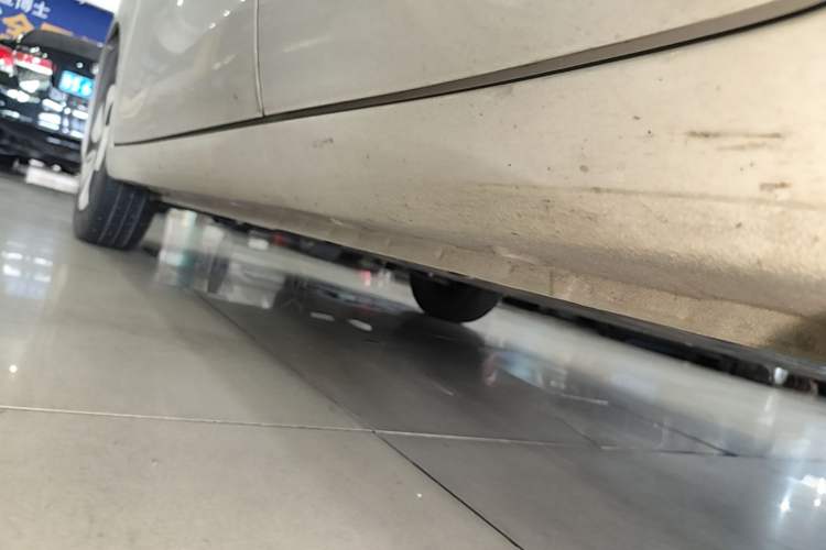 Used Wuling Hongguang MINIEV 2025 Four-Door Version Advanced Edition Left Side Sill