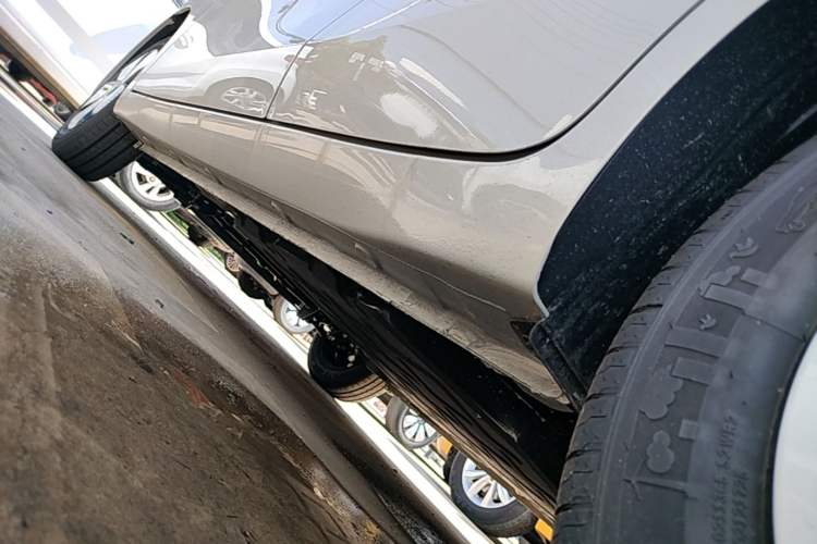 Used Wuling Hongguang MINIEV 2025 Four-Door Version Advanced Edition Left Side Sill