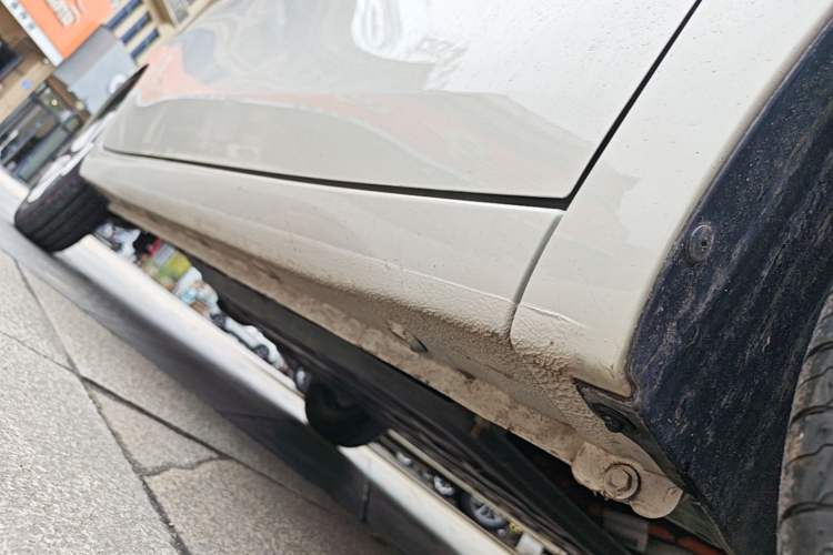 Used Wuling Hongguang MINIEV 2025 Four-Door Version Advanced Edition Left Side Sill
