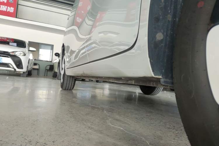 Used Wuling Hongguang MINIEV 2025 Four-Door Version Advanced Edition Left Side Sill