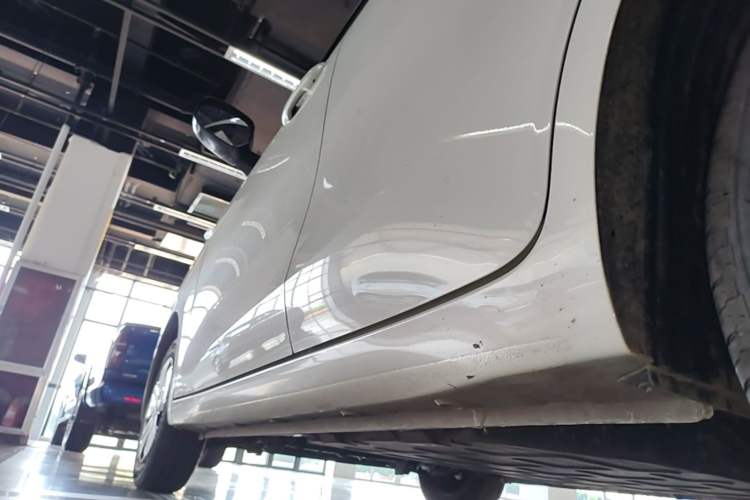Used Wuling Hongguang MINIEV 2025 Four-Door Version Premium Edition Left Side Sill