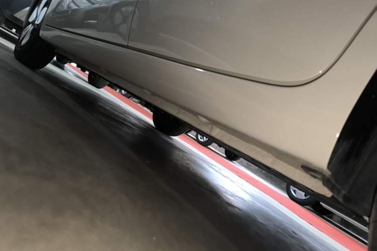 Used Wuling Hongguang MINIEV 2025 Four-Door Version Advanced Edition Left Side Sill
