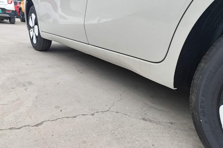 Used Wuling Hongguang MINIEV 2025 Four-Door Version Advanced Edition Left Side Sill