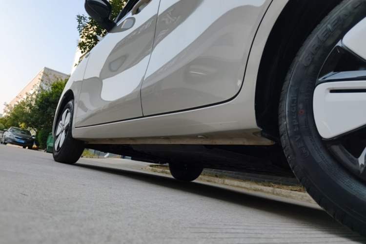 Used Wuling Hongguang MINIEV 2025 Four-Door Version Advanced Edition Left Side Sill