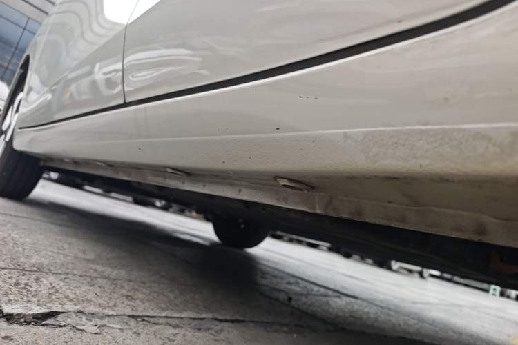 Used Wuling Hongguang MINIEV 2025 Four-Door Version Advanced Edition Left Side Sill
