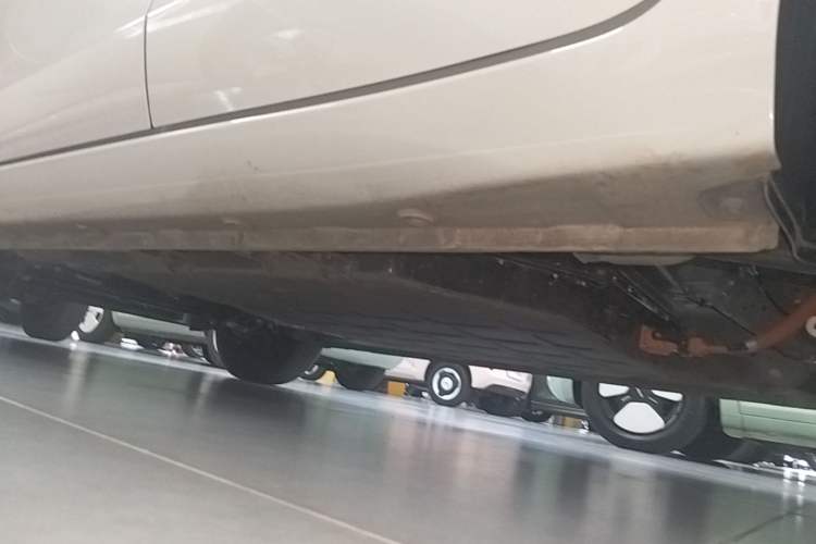 Used Wuling Hongguang MINIEV 2025 Four-Door Version Premium Edition Left Side Sill