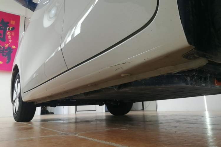 Used Wuling Hongguang MINIEV 2025 Four-Door Version Advanced Edition Left Side Sill