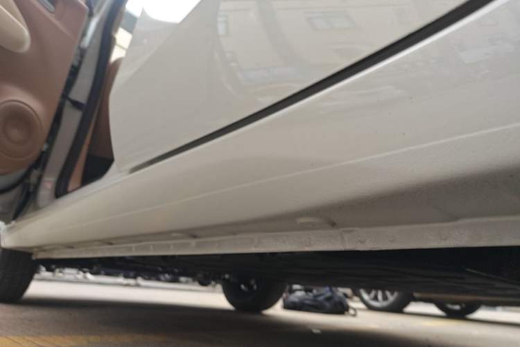Used Wuling Hongguang MINIEV 2025 Four-Door Version Advanced Edition Left Side Sill