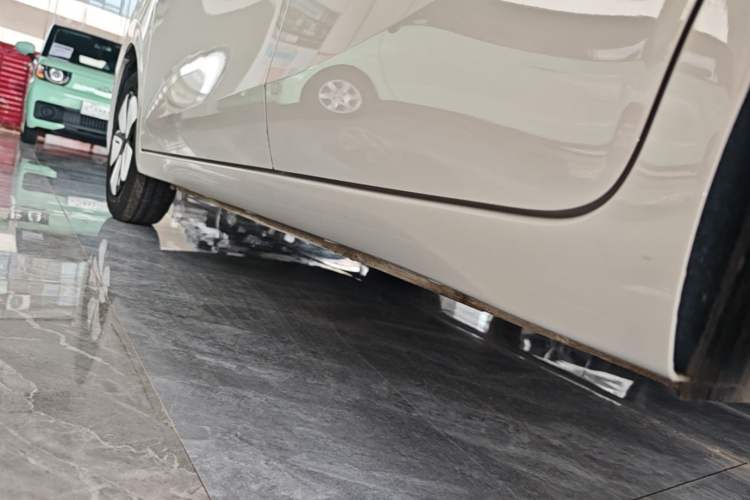 Used Wuling Hongguang MINIEV 2025 Four-Door Version Advanced Edition Left Side Sill