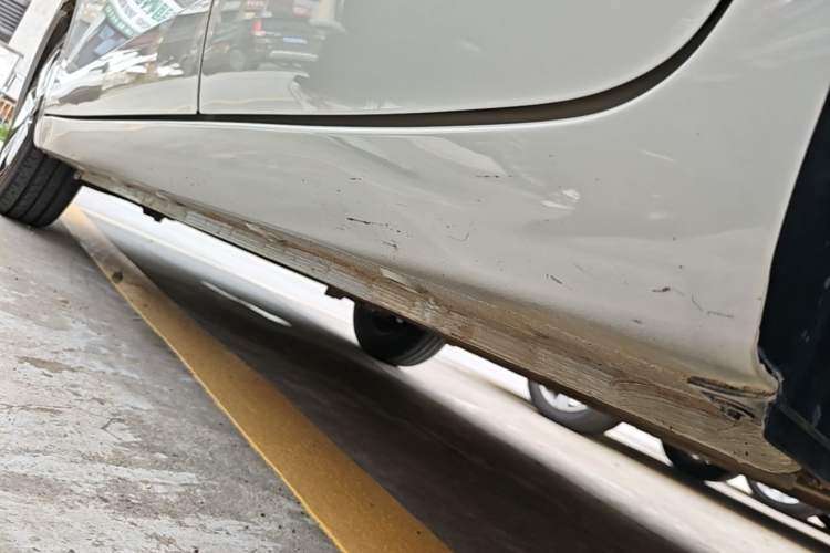 Used Wuling Hongguang MINIEV 2025 Four-Door Version Advanced Edition Left Side Sill