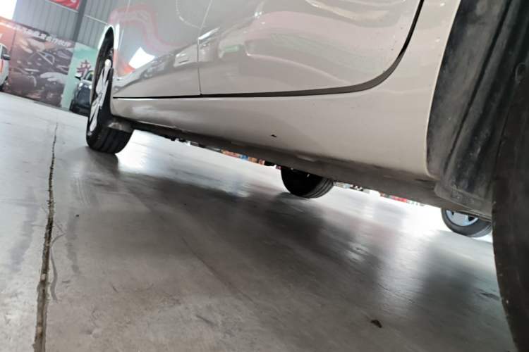 Used Wuling Hongguang MINIEV 2025 Four-Door Version Advanced Edition Left Side Sill