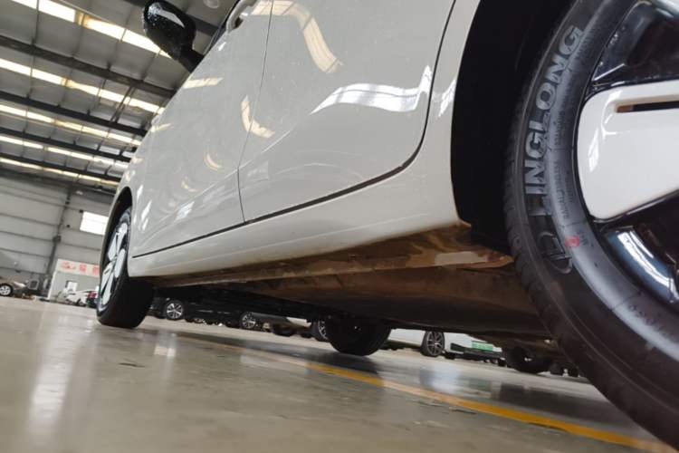 Used Wuling Hongguang MINIEV 2025 Four-Door Version Advanced Edition Left Side Sill