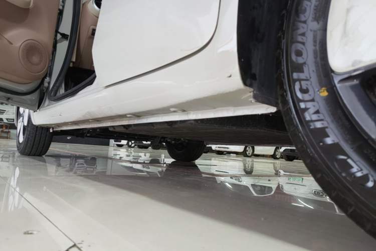 Used Wuling Hongguang MINIEV 2025 Four-Door Version Advanced Edition Left Side Sill