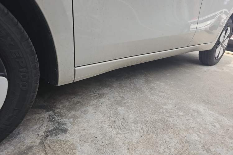Used Wuling Hongguang MINIEV 2025 Four-Door Version Advanced Edition Left Side Sill
