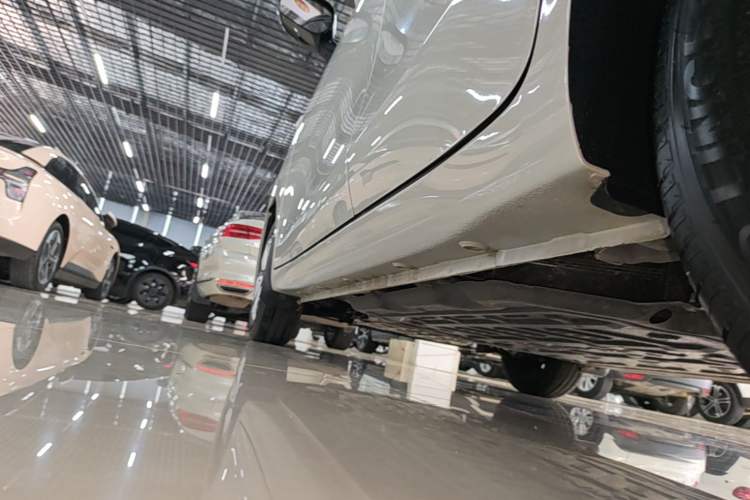 Used Wuling Hongguang MINIEV 2025 Four-Door Version Advanced Edition Left Side Sill