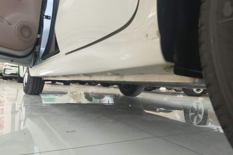 Used Wuling Hongguang MINIEV 2025 Four-Door Version Premium Edition Left Side Sill