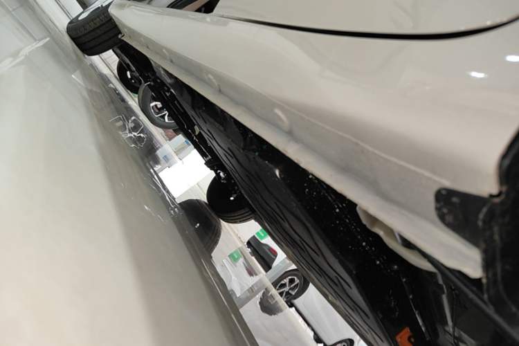 Used Wuling Hongguang MINIEV 2025 Four-Door Version Advanced Edition Left Side Sill