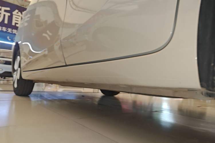 Used Wuling Hongguang MINIEV 2025 Four-Door Version Advanced Edition Left Side Sill