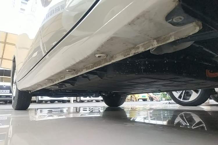 Used Wuling Hongguang MINIEV 2025 Four-Door Version Premium Edition Left Side Sill