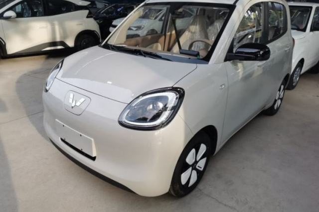 Ojetý Wuling Hongguang MINIEV 2025 Four-Door Version Advanced Edition