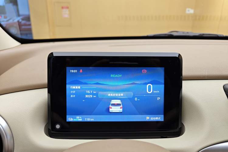 Used Wuling Hongguang MINIEV 2025 Four-Door Version Premium Edition Odometer Close Up