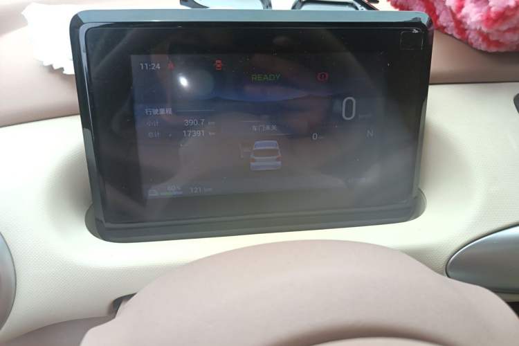 Used Wuling Hongguang MINIEV 2025 Four-Door Version Advanced Edition Odometer Close Up