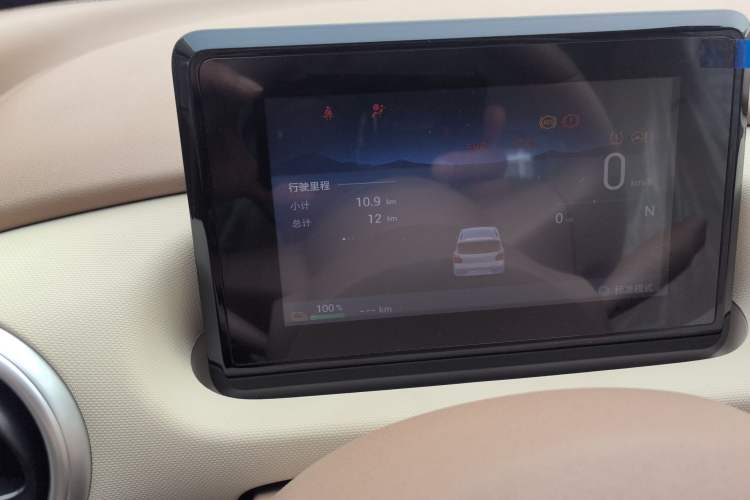 Used Wuling Hongguang MINIEV 2025 Four-Door Version Advanced Edition Odometer Close Up