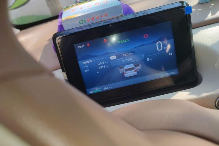 Used Wuling Hongguang MINIEV 2025 Four-Door Version Advanced Edition Odometer Close Up
