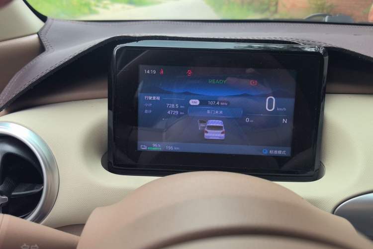Used Wuling Hongguang MINIEV 2025 Four-Door Version Advanced Edition Odometer Close Up