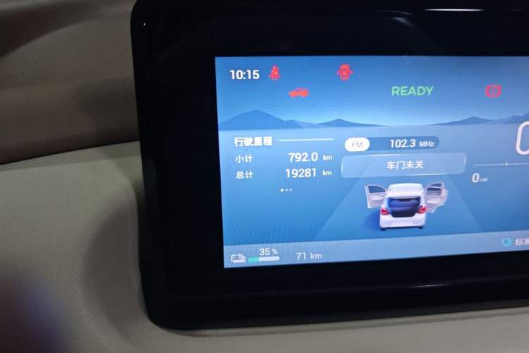 Used Wuling Hongguang MINIEV 2025 Four-Door Version Advanced Edition Odometer Close Up