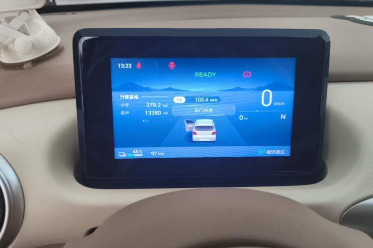 Used Wuling Hongguang MINIEV 2025 Four-Door Version Advanced Edition Odometer Close Up