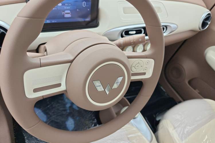 Used Wuling Hongguang MINIEV 2025 Four-Door Version Advanced Edition Odometer Close Up