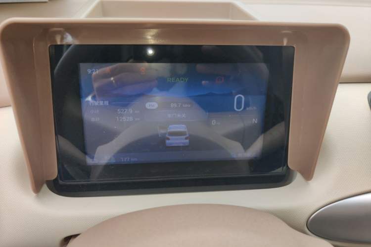 Used Wuling Hongguang MINIEV 2025 Four-Door Version Advanced Edition Odometer Close Up