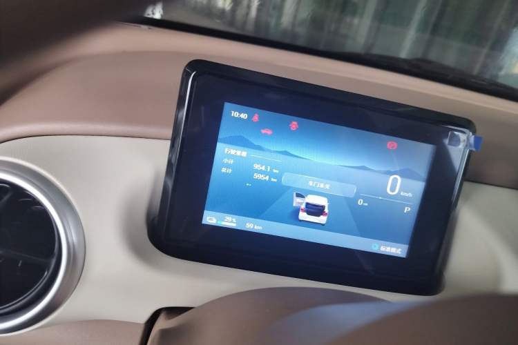 Used Wuling Hongguang MINIEV 2025 Four-Door Version Zhenxiang+ Edition Odometer Close Up