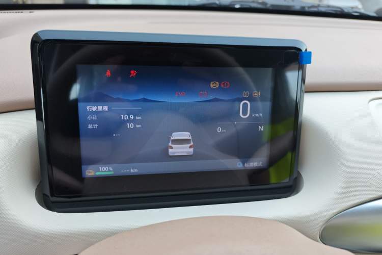 Used Wuling Hongguang MINIEV 2025 Four-Door Version Advanced Edition Odometer Close Up