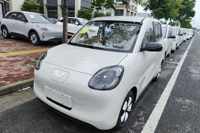 Ojetý Wuling Hongguang MINIEV 2025 Four-Door Version Advanced Edition