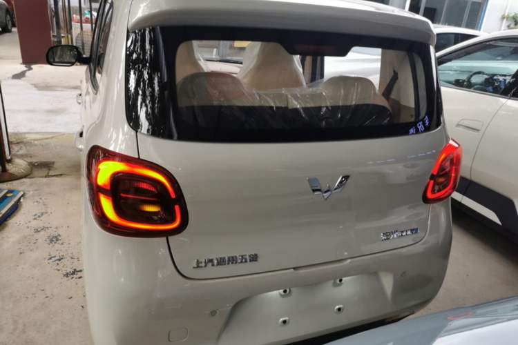 Used Wuling Hongguang MINIEV 2025 Four-Door Version Advanced Edition Rear