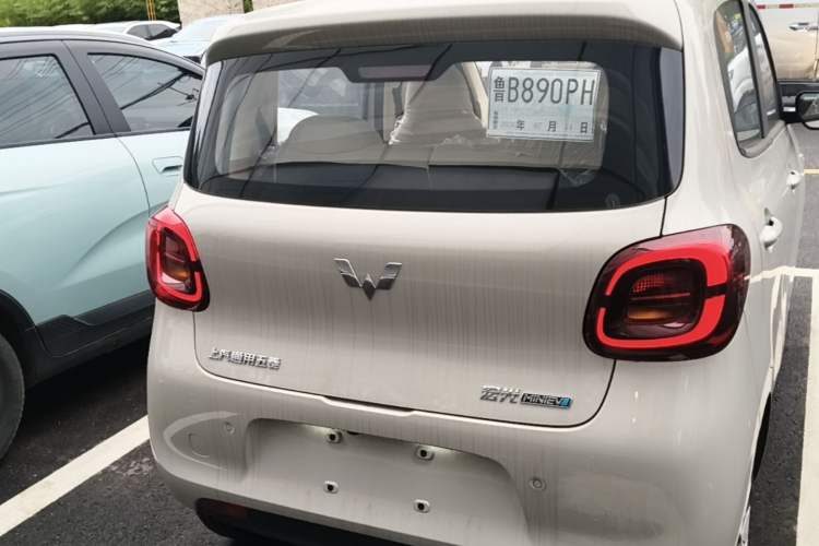 Used Wuling Hongguang MINIEV 2025 Four-Door Version Advanced Edition Rear