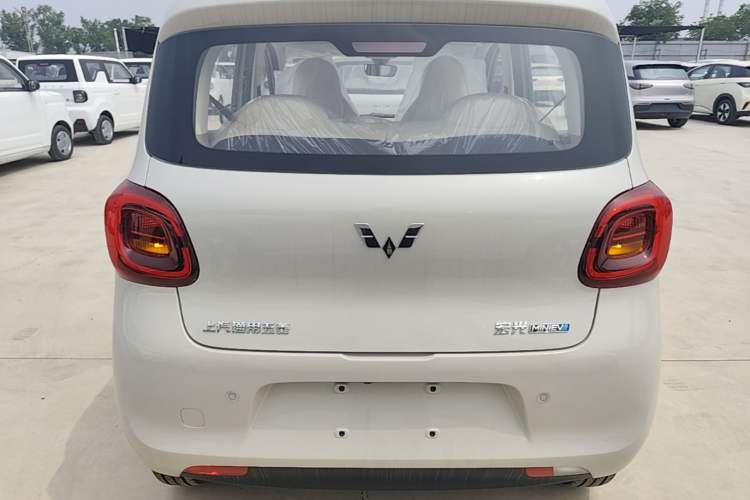 Used Wuling Hongguang MINIEV 2025 Four-Door Version Advanced Edition Rear