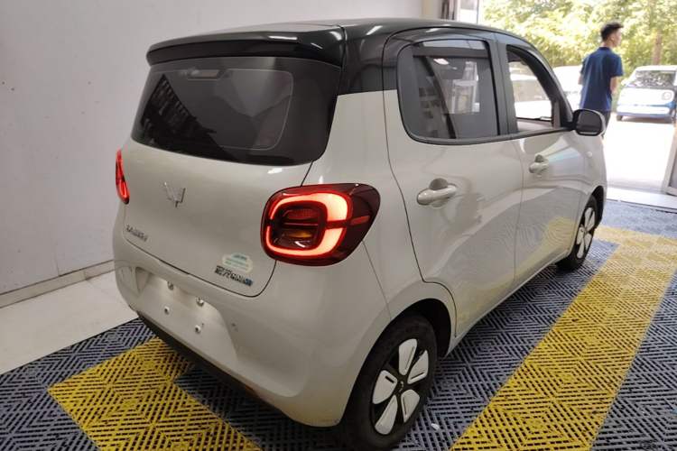 Used Wuling Hongguang MINIEV 2025 Four-Door Version Premium Edition Rear Right 45 Deg