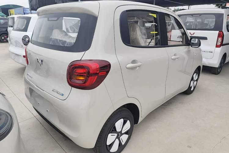 Used Wuling Hongguang MINIEV 2025 Four-Door Version Advanced Edition Rear Right 45 Deg
